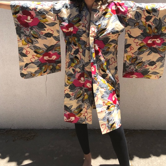 Vintage Japanese Kimono - Picture 2 of 7